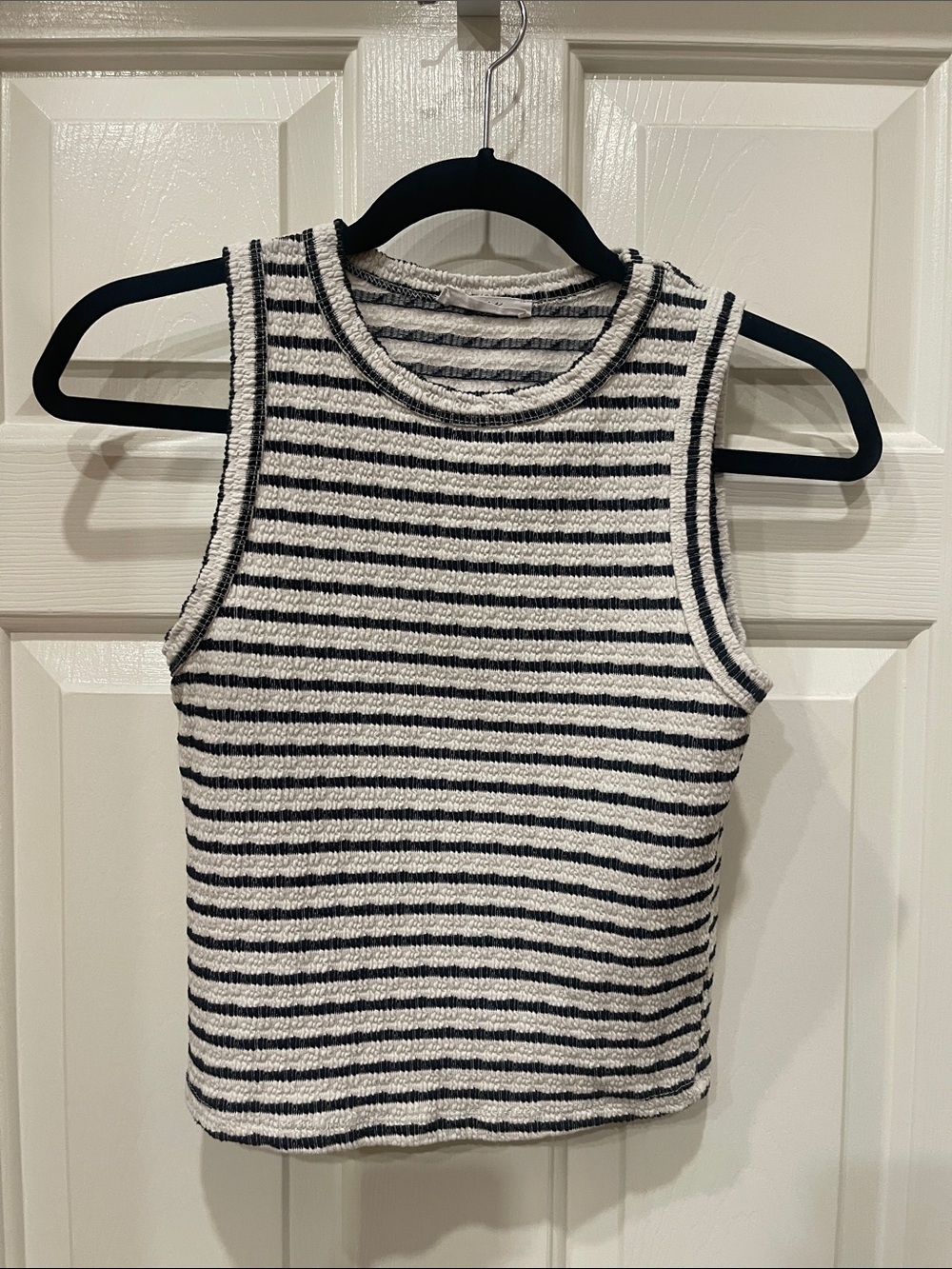 Fitted Striped Knit Sleeveless Tank Top — Black & White S:L